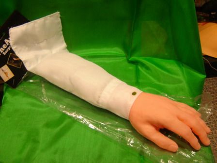 Рука из багажника