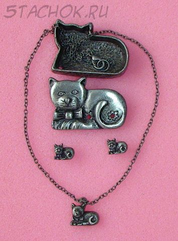 Набор Брошь-шкатулочка, кулон и сережки-гвоздики "Котики"