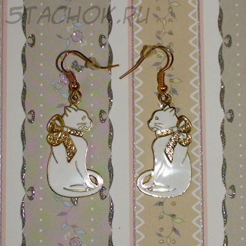 Серьги "Белый котенок с бантиком" под золото, ювелирная эмаль