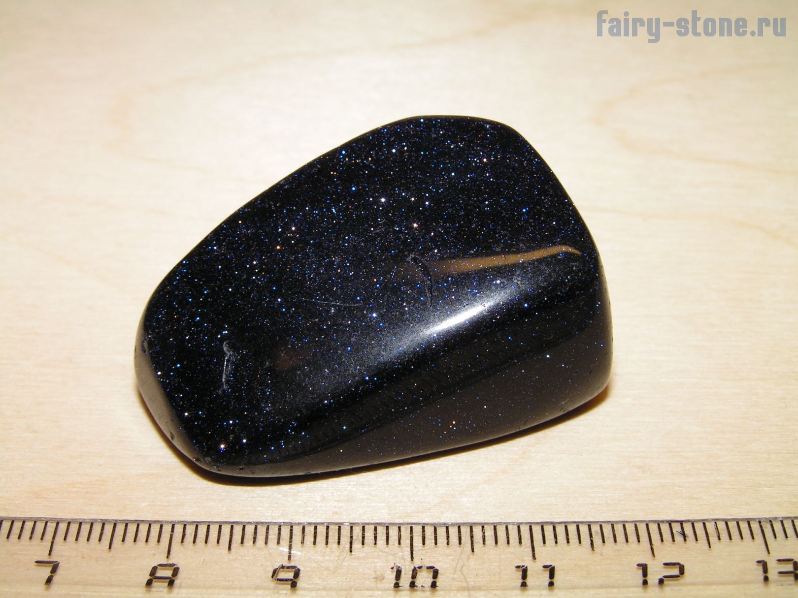 Вишневый авантюрин. Авантюрин для весов. Красный авантюрин камень. Авантюрин читать. Авантюрин камень для девы.