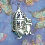 Брошь "Пара котят у клетки" под серебро