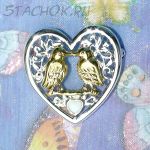 Брошь "Птички в сердечке" под золото/серебро/эмаль