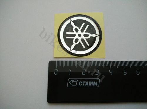 Наклейка логотип Yamaha (шильдик)