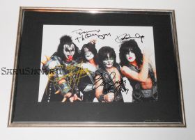 Автографы: Kiss. Пол Стэнли, Джин Симмонс, Эрик Сингер, Томми Тайер.