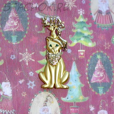 Брошь "Кот и мышь встречают Рождество" под золото