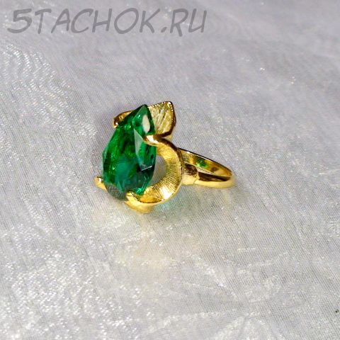 Кольцо зеленый топаз под золото