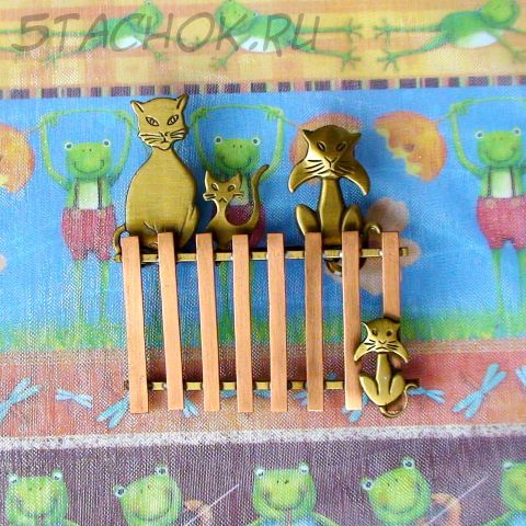 Брошь "Деревенские коты на заборе" под чеканку