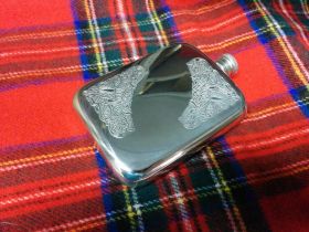 Фляжка из британского пьютера  Узор " Святой Дростан"  DROSTAN  English Pewter