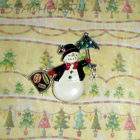 Брошь "Снеговик-путешественник" под серебро, эмаль, стразы