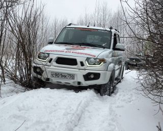 Бампер ABC-дизайн передний UAZ Patriot 2005 (с оптикой, под лифт)