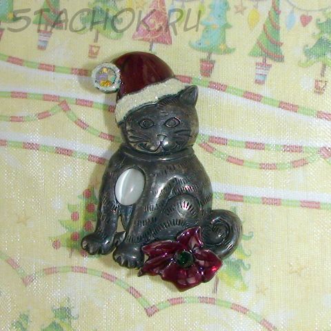 Брошь "Котейка-Санта" под олово, эмаль, стразы