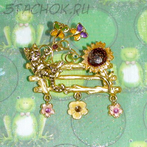 Брошь "Котик-шалунишка" под золото, эмаль, стразы