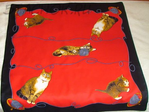 Платок "Кошки и котята на красном"