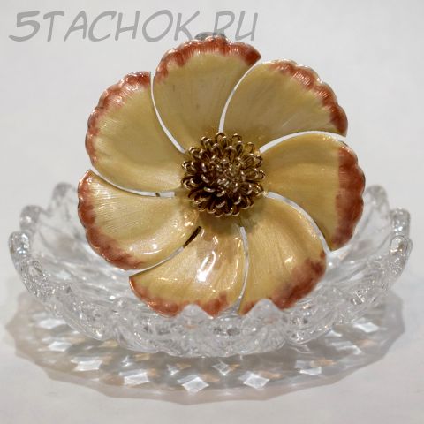 Брошь "Нежный цветок" (США)