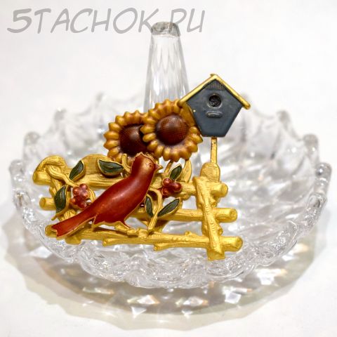 Брошь "Птичка кардинал, подсолнечник и скворечник" (США)