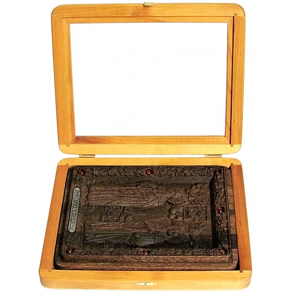 Резная икона Петр и Февронья на натуральном мореном дубе, инкрустированная янтарем (18*23 см, Россия)