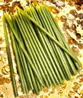 Зеленые свечи используют при проведении любых обрядов по восстановлению здоровья или как дополнение к другим цветам для закрепления достигнутого эффекта. Н