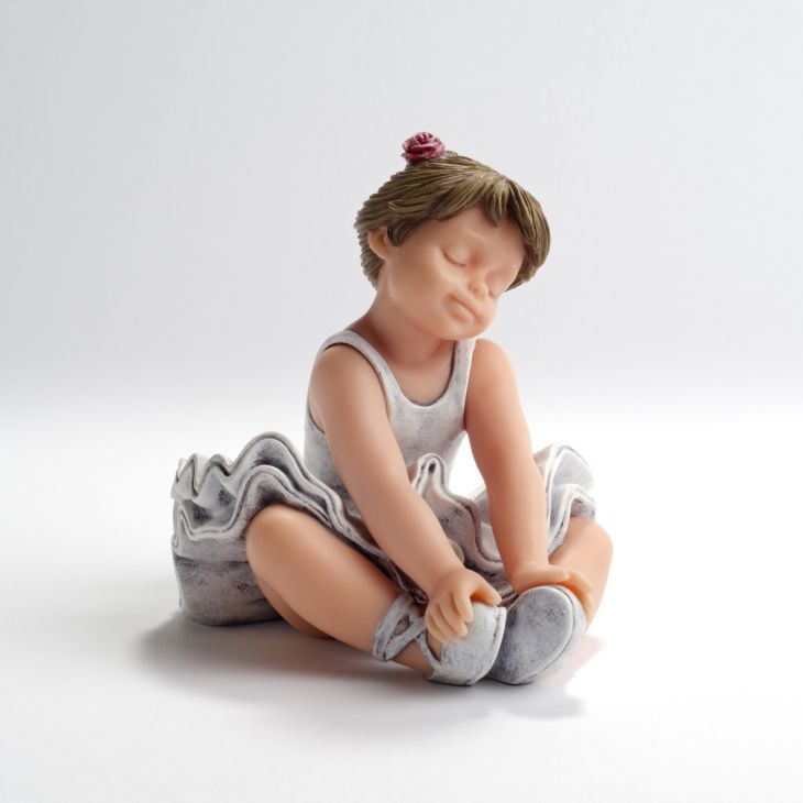 Коллекционная статуэтка из испанской коллекции -  706433 "Премьера моей юбки"