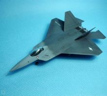 Сборная модель американского истребителя F-22 Раптор 1:144