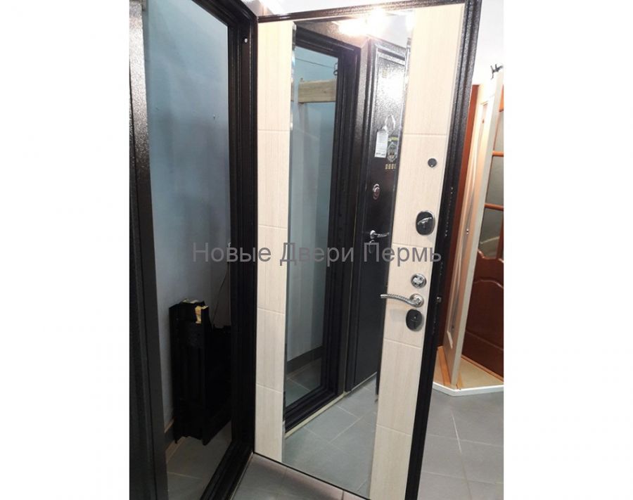 "МОНОЛИТ-ЗЕРКАЛО" , Меланж светлый. Входная дверь с повышенной шумоизоляцией.