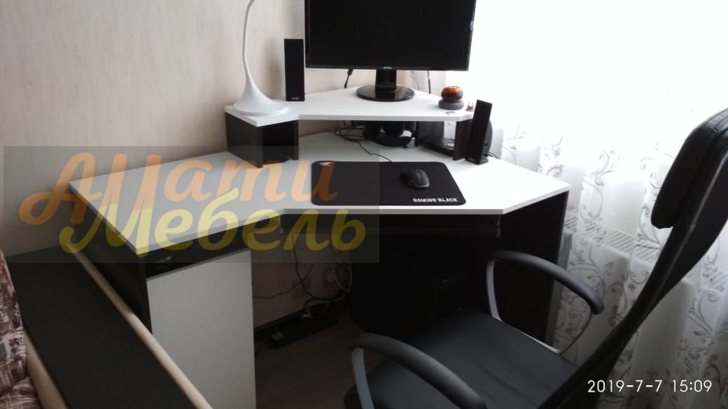 Стол компьютерный