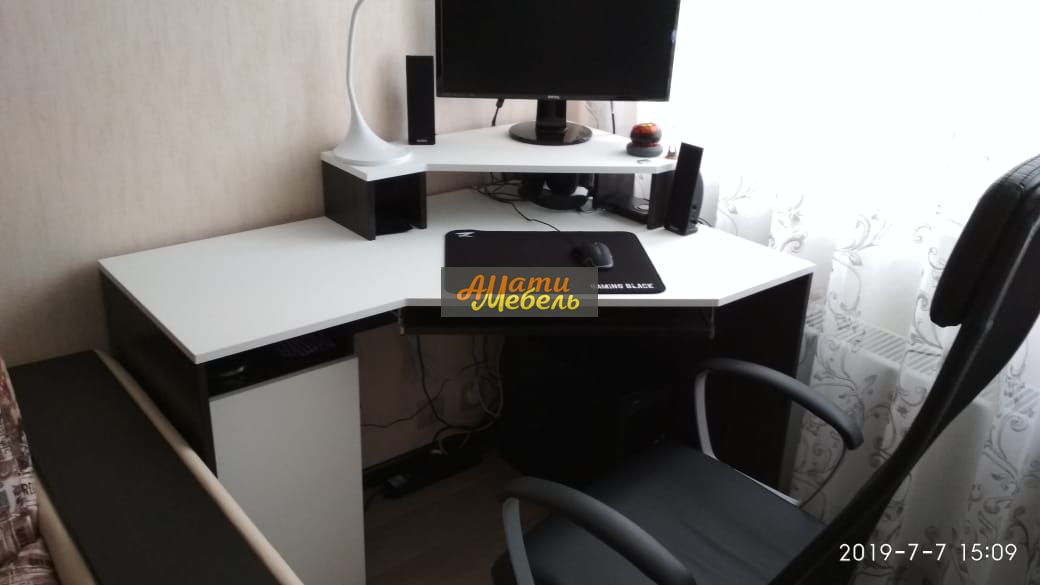 Стол компьютерный за 23004.8346 ₽