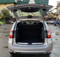 Nissan Terrano 2019 (серебристый) - вид спереди слева.