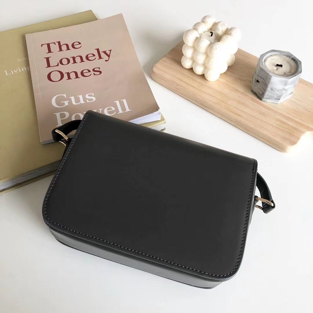 Celine Triomphe 18 cm