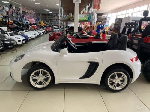 Электромобиль Porsche Cayman с пультом управления