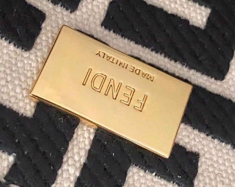 Fendi Peek-a-boo 23 cm