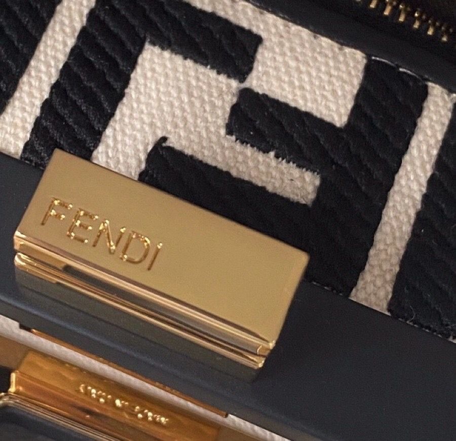 Fendi Peek-a-boo 23 cm