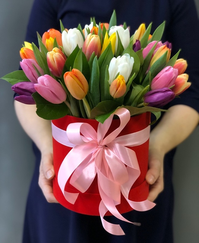 Тюльпаны в коробке