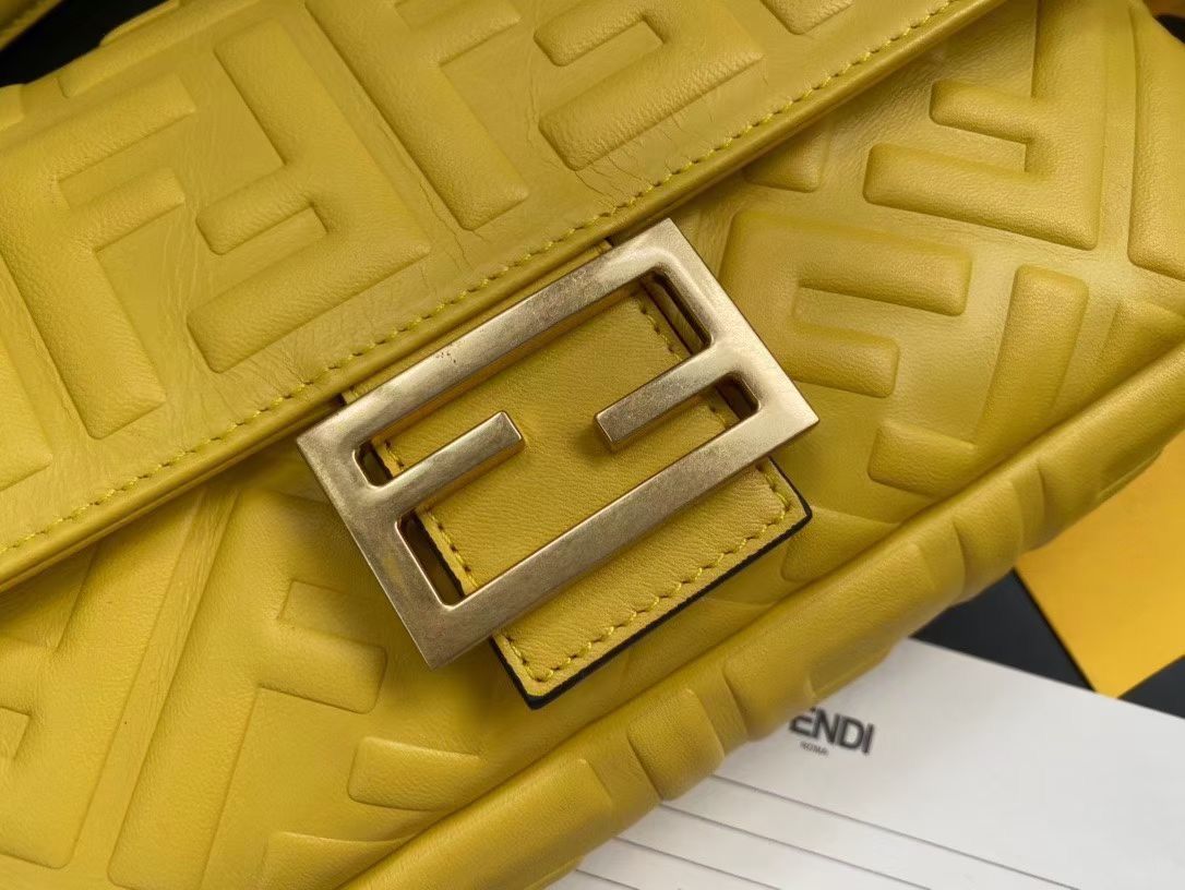 FENDI BAGUETTE 26 cm