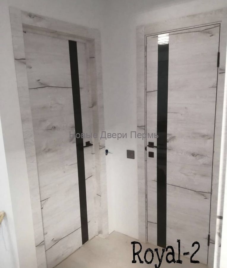 Royal-2 Дуб Арктика черное стекло