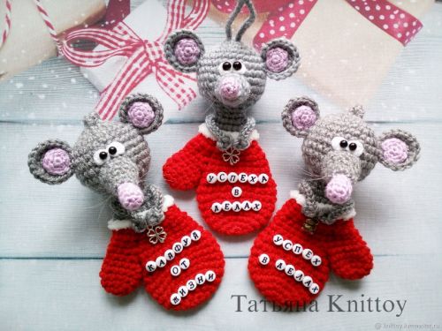 [Игрушки] Мышонок в рукавичке (Татьяна Knittoy)