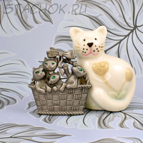 Брошь "Милые котята в корзинке" цвет олова (AJC США)