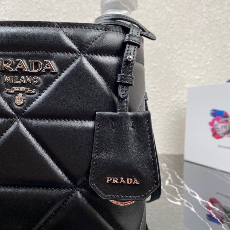 PRADA 21.5*20*12.5 cm