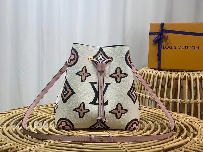 Сумка Louis Vuitton 26х26х17,5 cm