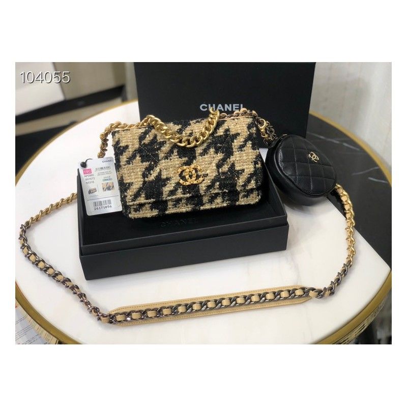 CHANEL 19cm