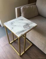 White Marble and Gold Metal Side Table, мраморный приставной столик, столик из беловго мрамора