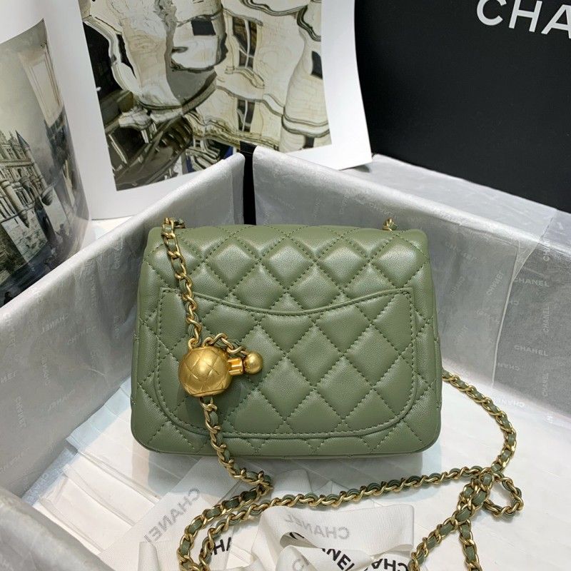 CHANEL 20 cm