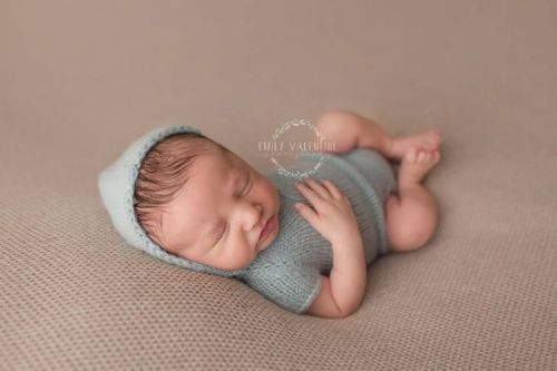 Боди с капюшоном реглан для съемки новорожденных (Knitinthewombdesigns)