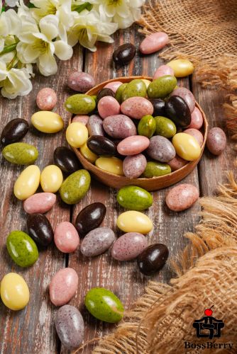 Миндаль ассорти в ягодной, фруктовой йогуртовой и шоколадной глазури, ассорти из орехов, орехи в шоколаде