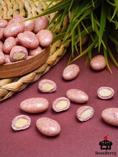 Миндаль в брусничной йогуртовой глазури