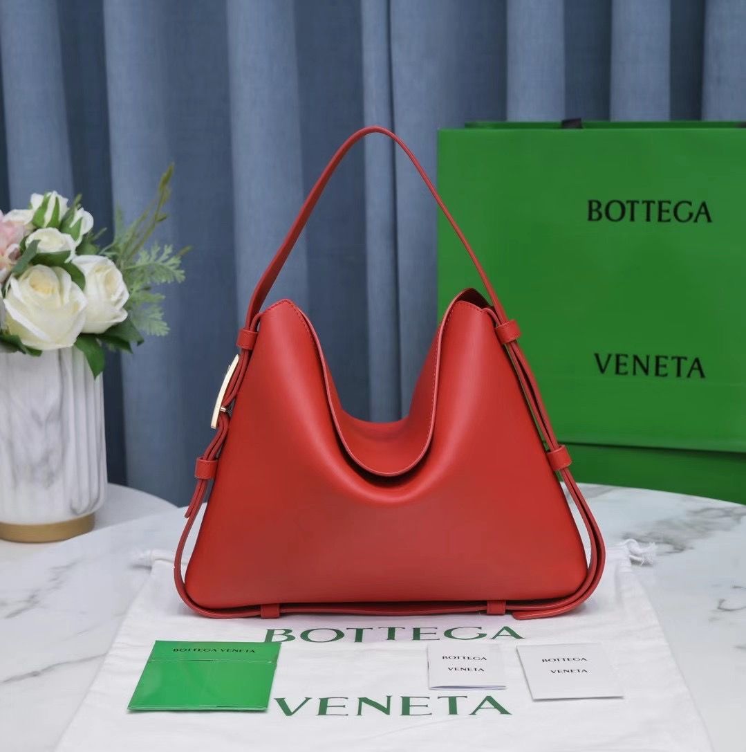 Bottega Veneta Cradle 30х23х16 cm