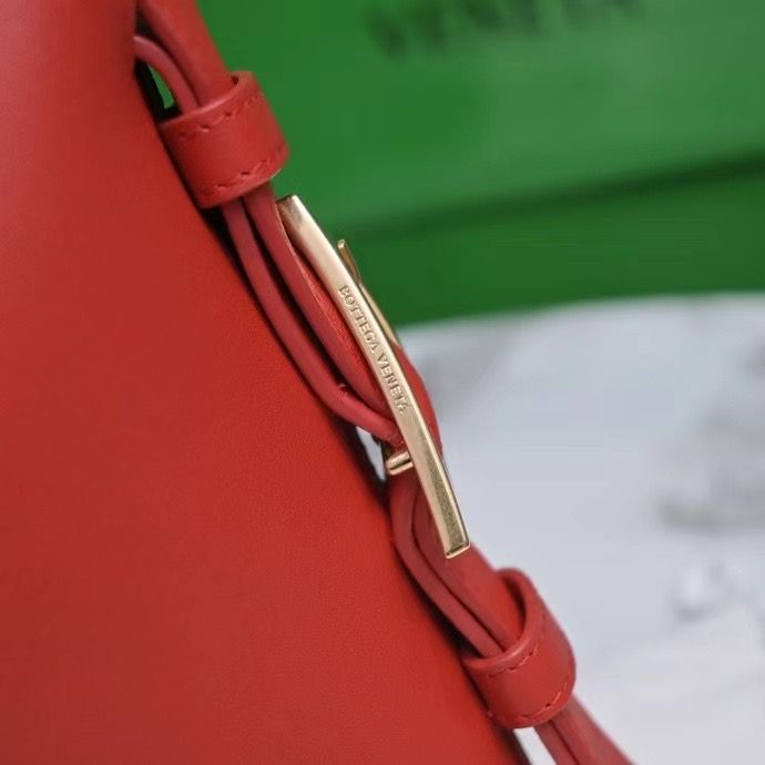 Bottega Veneta Cradle 30х23х16 cm