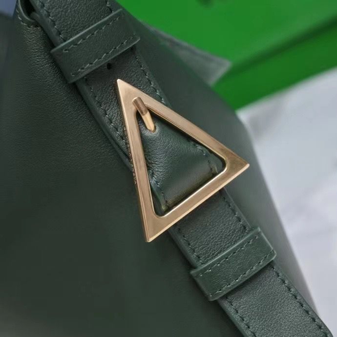 Bottega Veneta Cradle 30x23x16 cm