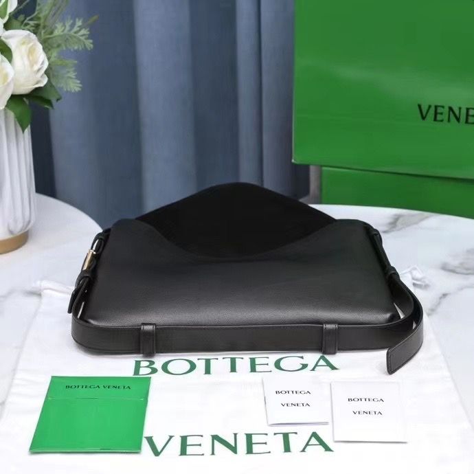 Bottega Veneta Cradle 30x23x16 cm