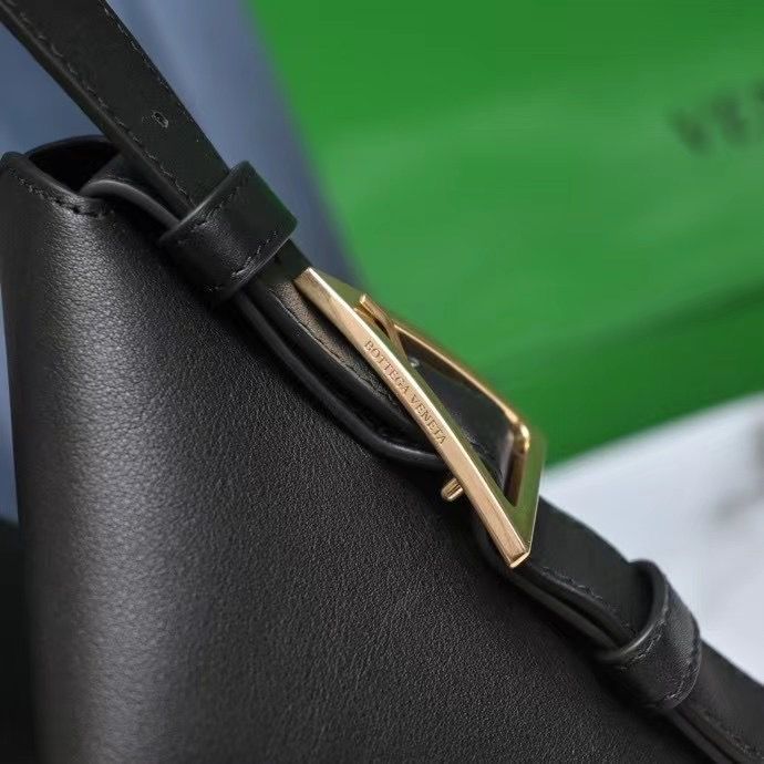 Bottega Veneta Cradle 30x23x16 cm