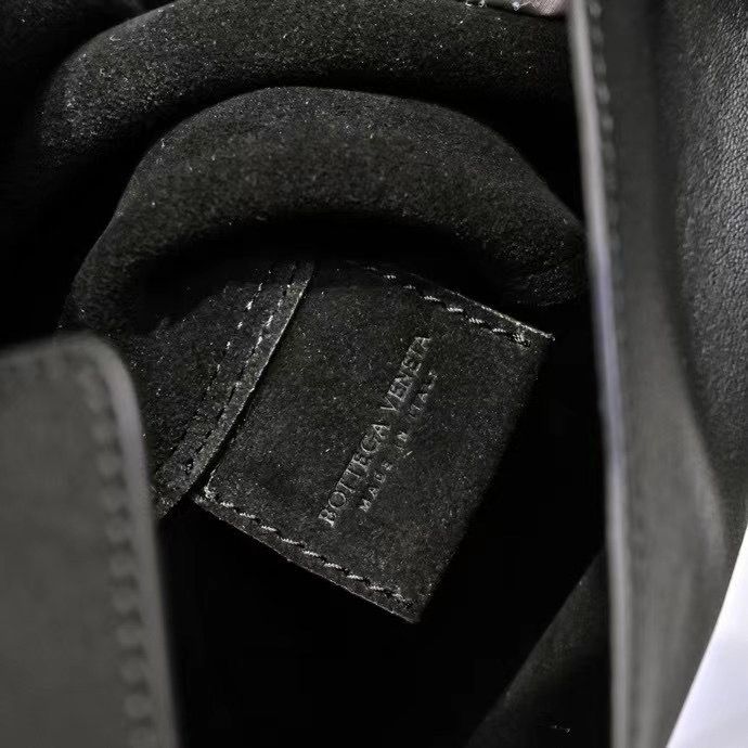 Bottega Veneta Cradle 30x23x16 cm